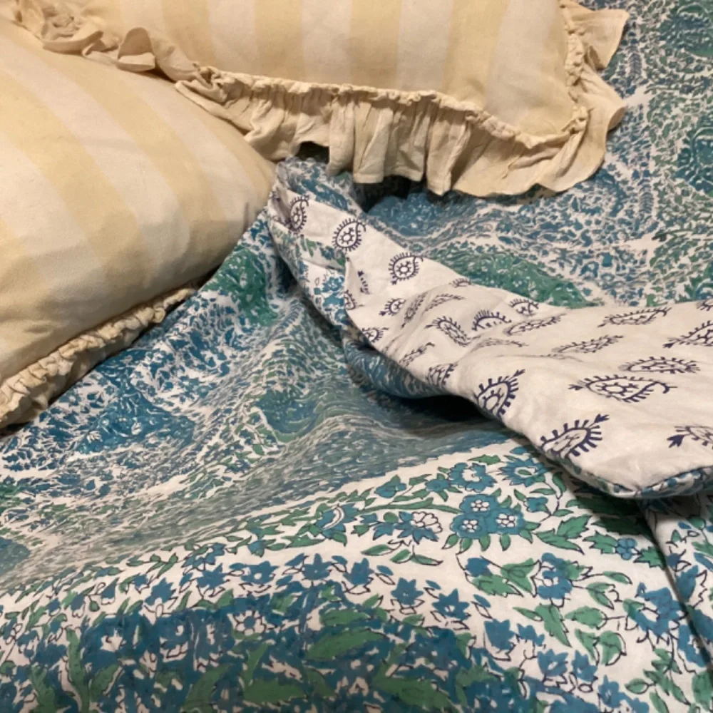 NWOT Tahari Paisley Reversible Duvet